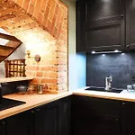 Househost Ii: Studencka Street