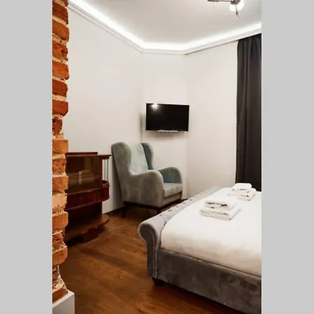 Househost Ii: Studencka Street