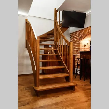 Househost Ii: Studencka Street