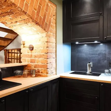 Househost Ii: Studencka Street