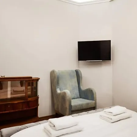 Househost Ii: Studencka Street *